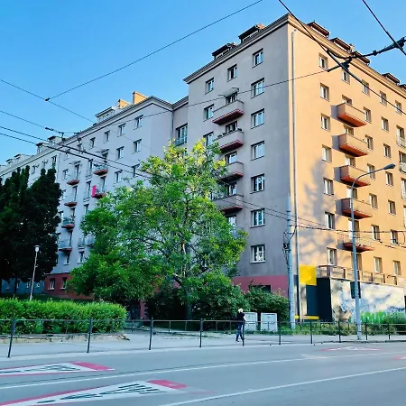 Apartment Zarohem 2 Bedrooms In Center With Balcony Brno