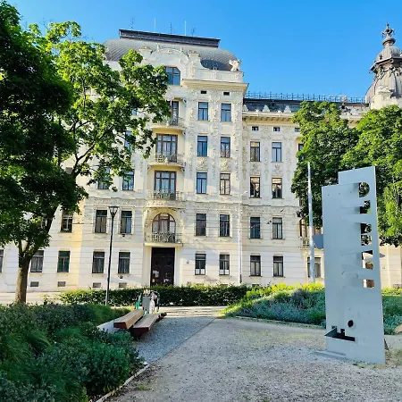 Zarohem 2 Bedrooms In Center With Balcony * Brno