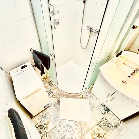 Zarohem 2 Bedrooms In Center With Balcony *